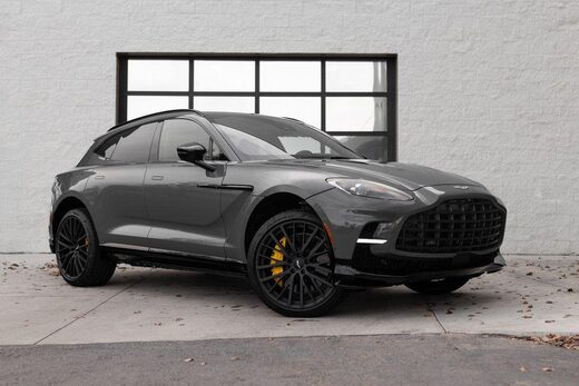 2025 Aston Martin DBX