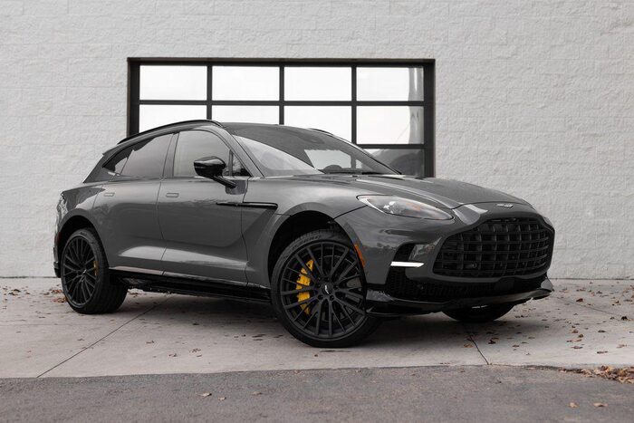2025 Aston Martin DBX