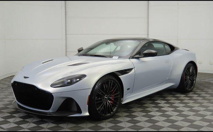 2023 Aston Martin DBS