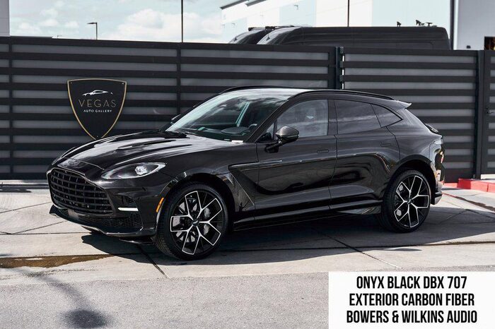 2025 Aston Martin DBX