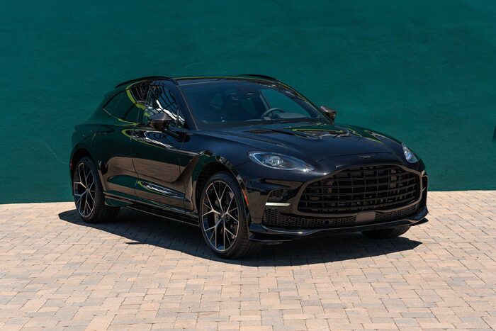 2025 Aston Martin DBX