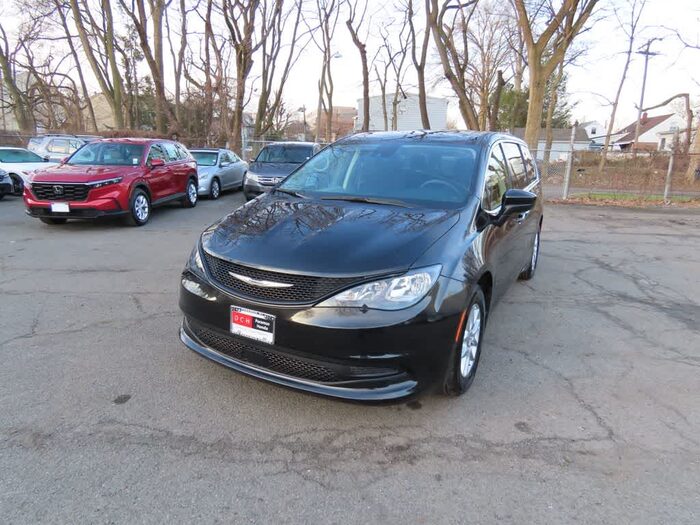 2023 Chrysler Voyager