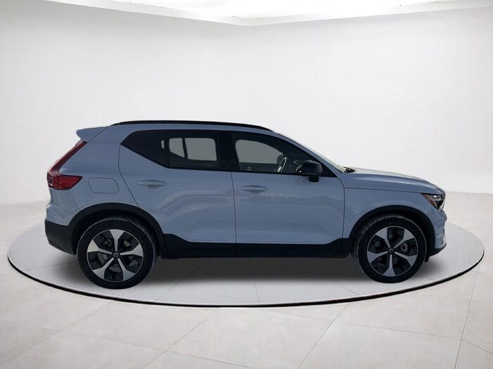 2025 Volvo XC40