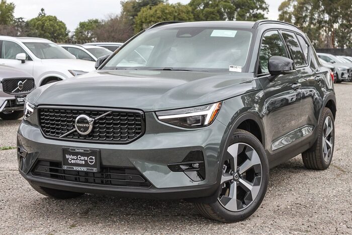 2026 Volvo XC40