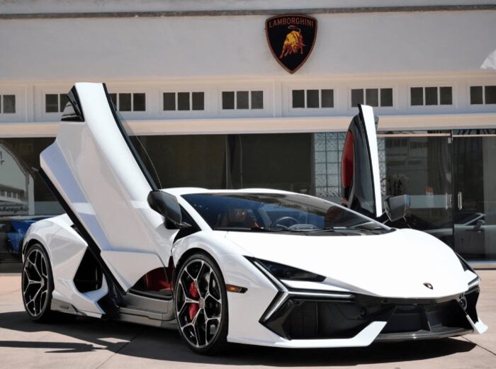 2024 Lamborghini Revuelto