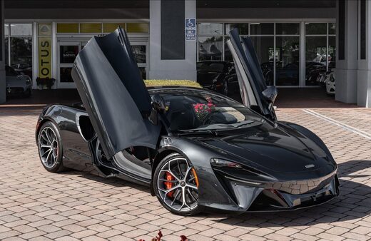 2025 McLaren Artura