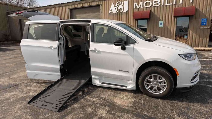 2024 Chrysler Pacifica